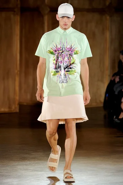 Look 35